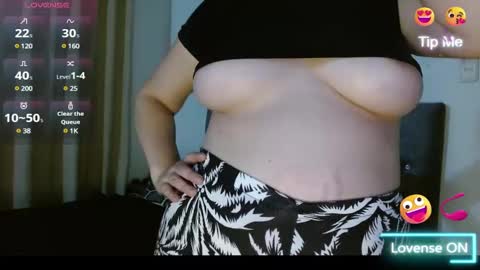 Snapshot of emily_white00 chatting on 03.10.25 emily online show from 03.10.25