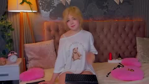 Baby Emelli online show from 01.12.26