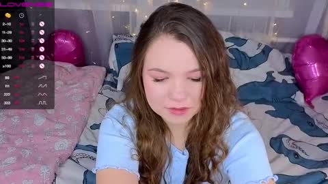 Snapshot of emilyart_ chatting on 11.10.25 artist Emily online show from 11.10.25