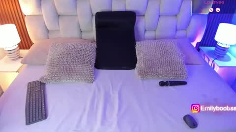 Snapshot of emilyboobss chatting on 10.01.25 Emily online show from 10.01.25