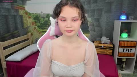 Emilyhaves online show from 09.18.25