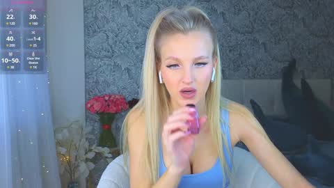 Snapshot of emilydancee chatting on 12.17.24 emilydancee online show from 12.17.24