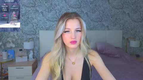 Snapshot of emilydancee chatting on 02.28.25 emilydancee online show from 02.28.25