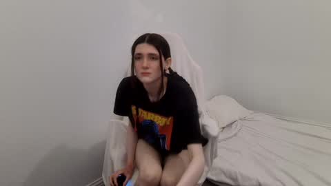 Snapshot of emilyfox5 chatting on 11.18.25 emilyfox5 online show from 11.18.25