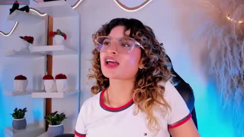 Snapshot of emilyjonesss_ chatting on 05.31.26 Emilyjonnes online show from 05.31.26