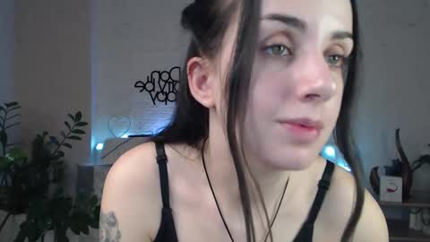 Emyli online show from 03.10.25