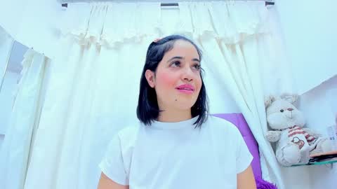 Snapshot of emilymadrid chatting on 01.05.25 Emily online show from 01.05.25