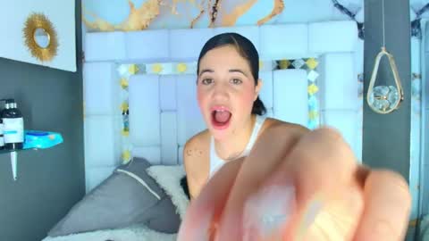 Snapshot of emilymadrid chatting on 10.01.25 Emily online show from 10.01.25