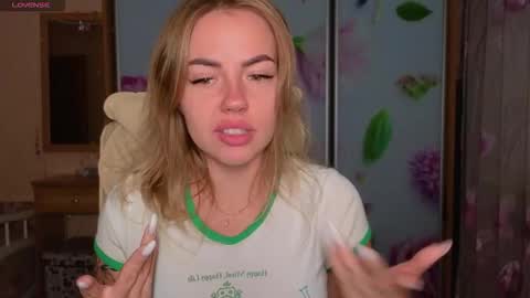 Snapshot of emilyrobbie chatting on 10.26.25 Emily Robbie online show from 10.26.25