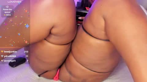 Snapshot of emilyrosee1 chatting on 10.08.25 online show from 10.08.25