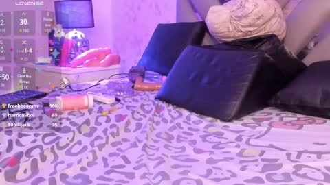 Snapshot of emilyrosee1 chatting on 11.08.25 online show from 11.08.25