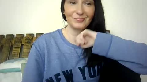 Snapshot of emilyroseuk chatting on 02.24.25 Emily Rose online show from 02.24.25
