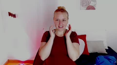Snapshot of emilysumer chatting on 05.15.26 Summer 3 online show from 05.15.26