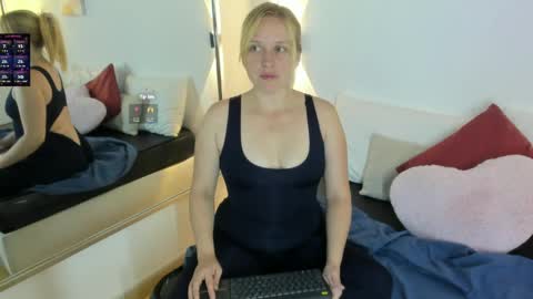 Snapshot of emilysumer chatting on 05.24.26 Summer 3 online show from 05.24.26