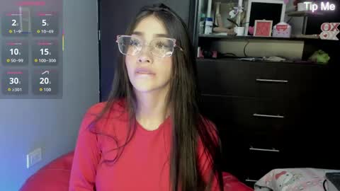 Snapshot of emilytafur chatting on 04.18.26 Emy online show from 04.18.26