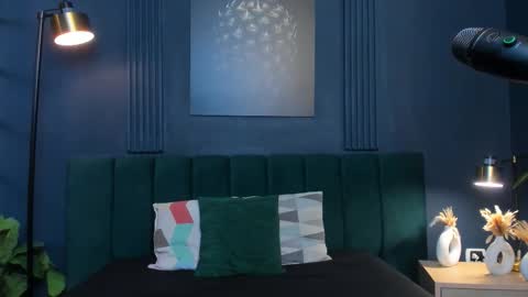 Emily Thyson online show from 09.18.25