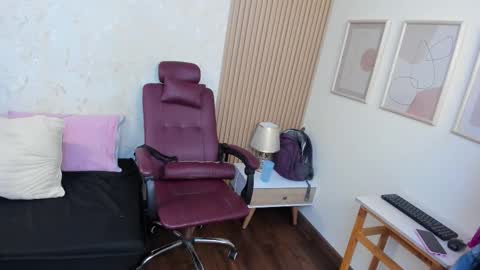 Emily Thyson online show from 10.06.25