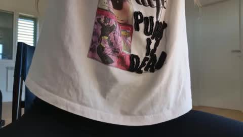 Snapshot of emilyweed chatting on 10.29.25 Emily ----  online show from 10.29.25