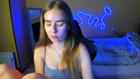 Snapshot of emilyy____ chatting on 04.26.26 Emily online show from 04.26.26
