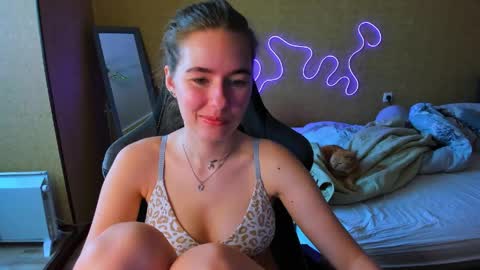 Snapshot of emilyy____ chatting on 05.06.26 Emily online show from 05.06.26