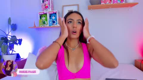 Snapshot of emilyy_bank chatting on 10.01.25 Emily Bank online show from 10.01.25