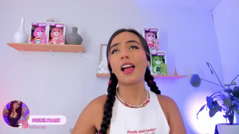 Snapshot of emilyy_bank chatting on 10.06.25 Emily Bank online show from 10.06.25