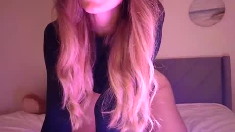 Snapshot of emilyy_miller chatting on 10.01.25 emilly online show from 10.01.25