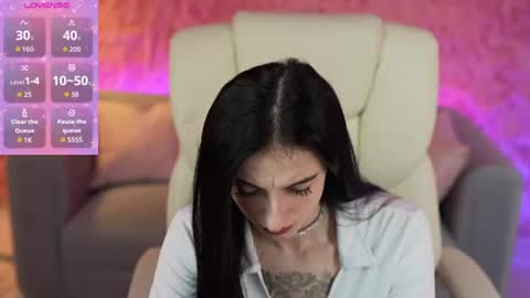 Snapshot of emilyymoon chatting on 06.17.26 emilyymoon online show from 06.17.26