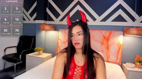 Snapshot of emilyzahar chatting on 10.10.25 Emily online show from 10.10.25