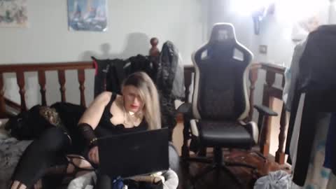 Snapshot of emma671 chatting on 03.10.25 emma online show from 03.10.25