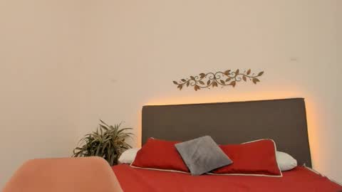 Snapshot of emma_1025 chatting on 03.04.25 emma online show from 03.04.25