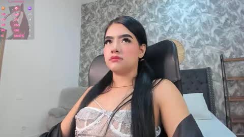 Snapshot of emma_1025 chatting on 09.09.25 emma online show from 09.09.25