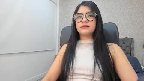 Snapshot of emma_1025 chatting on 10.29.25 emma online show from 10.29.25