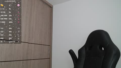 Snapshot of emma_aaa chatting on 01.06.25 Rocio online show from 01.06.25