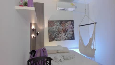 Snapshot of emma_alice_ chatting on 02.02.26 Alice online show from 02.02.26