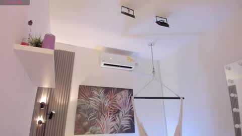 Snapshot of emma_alice_ chatting on 02.04.26 Alice online show from 02.04.26