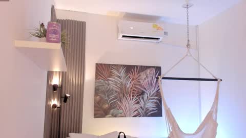 Snapshot of emma_alice_ chatting on 02.18.26 Alice online show from 02.18.26