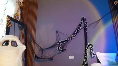 emma_and_aysha online show from 11.03.25