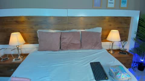 Emma  online show from 01.17.25