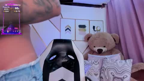 Snapshot of emma_carterr1 chatting on 02.23.25 pau online show from 02.23.25