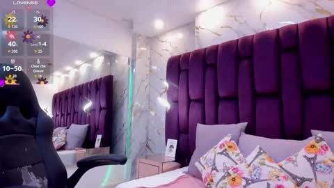 Snapshot of emma_carterr1 chatting on 10.13.25 pau online show from 10.13.25