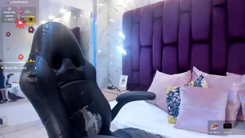 Snapshot of emma_carterr1 chatting on 10.22.25 pau online show from 10.22.25