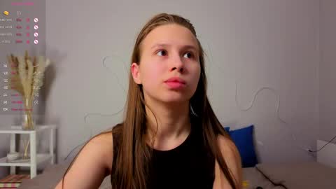 Snapshot of emma_clon chatting on 06.05.26 Emma online show from 06.05.26