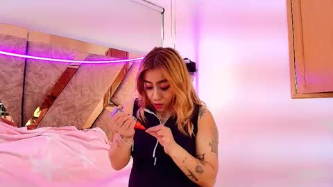 Snapshot of emma_cook_ chatting on 12.16.25 EMMA online show from 12.16.25