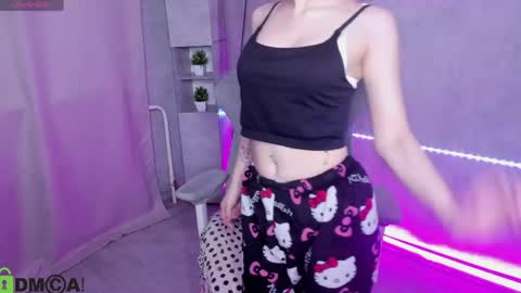 Snapshot of emma_dusk chatting on 05.17.26 Emma online show from 05.17.26