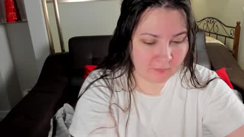 Snapshot of emma_flin chatting on 12.25.24 Emma online show from 12.25.24