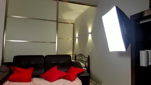 Snapshot of emma_flin chatting on 01.09.25 Emma online show from 01.09.25