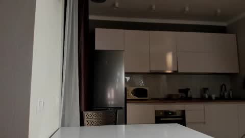 Snapshot of emma_flin chatting on 02.15.25 Emma online show from 02.15.25