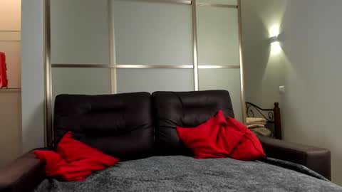 Snapshot of emma_flin chatting on 10.21.25 Emma online show from 10.21.25