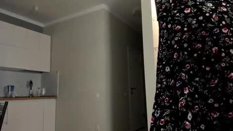 Snapshot of emma_flin chatting on 10.27.25 Emma online show from 10.27.25